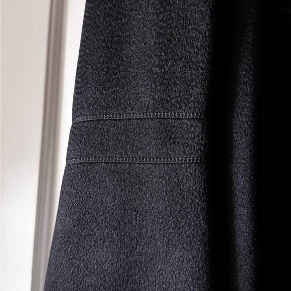 100% Cashmere Holt Renfrew Coat - Picture 10 of 10